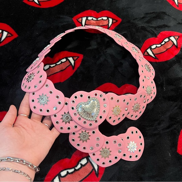 Sugar Thrillz x Dolls Kill - COURTING HEARTS WAIST BELT - Picture 1 of 3